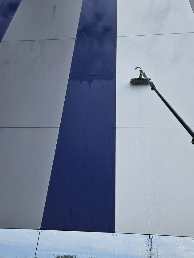 Glazed façade cleaned with a pole and treated water